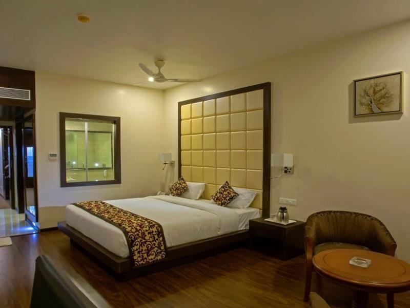 Hotel Ravi Residencia Morbi Exterior foto